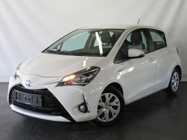 Predogledna slika - Toyota Yaris Hybrid 1,5 VVT-i Stella Avt.