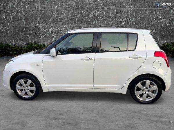 Predogledna slika - Suzuki Swift 1.3 DELUXE DIG.KLIMA PERLA BELA SLOVENSKI ALU15