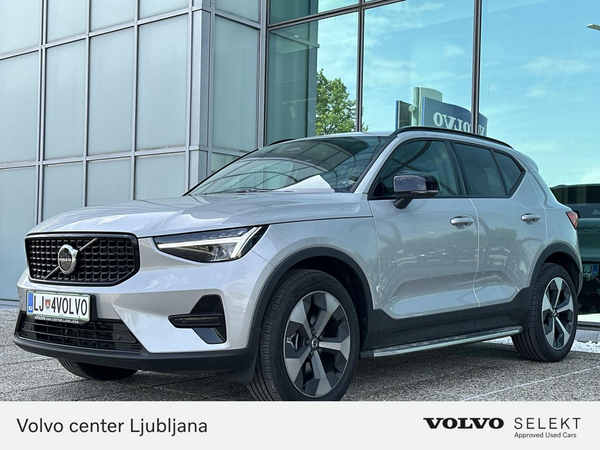 Predogledna slika - Volvo XC40 B3  P  Plus Dark AT FWD DCT