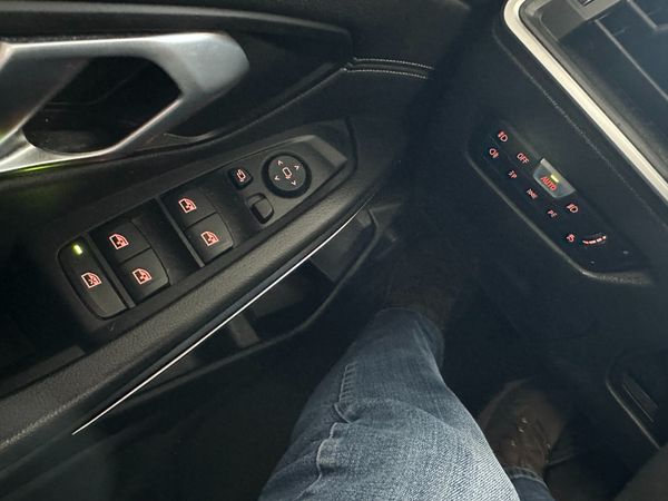 Predogledna slika - BMW serija 3: 3 Lim. 330 e Sport Line 2.0 135KW.NEMŠKI+4ALU.