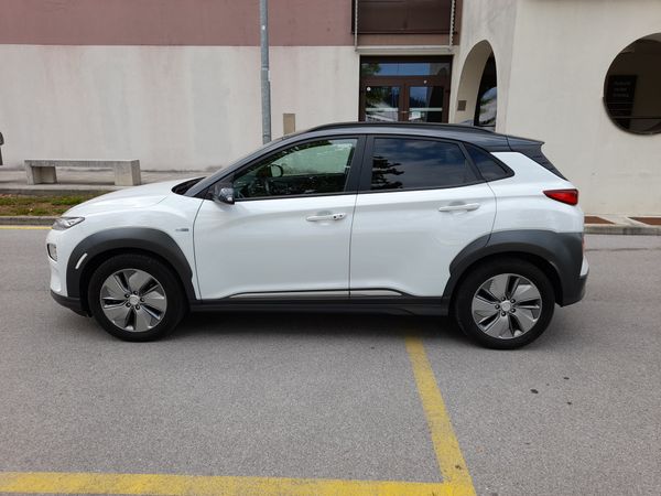 Predogledna slika - Hyundai Kona EV Premium electric