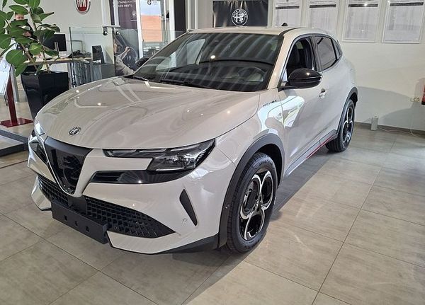 Predogledna slika - Alfa Romeo Junior 1.2 E-DCT6 MHEV 145 SPECIALE