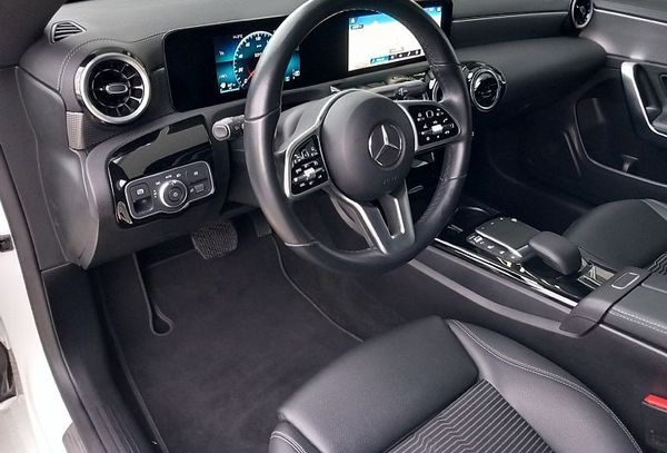 Predogledna slika - Mercedes-Benz CLA Shooting Brake CLA 180 d SLOVENSKO POREKLO