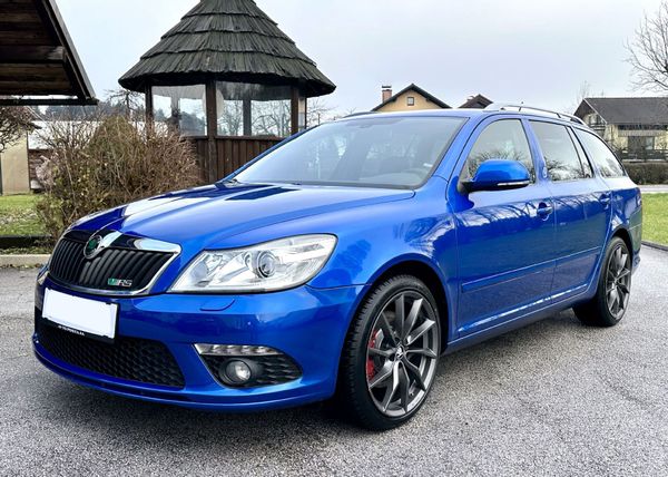 Predogledna slika - Škoda Octavia Combi 2,0 TSI RS DSG
