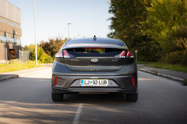Predogledna slika - Hyundai Ioniq 1,6 GDi Plug-In Hybrid Premium DCT
