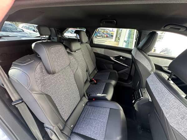 Predogledna slika - Peugeot 5008 ALLURE HIBRID 145 e-DCT