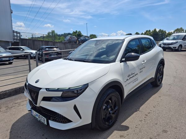 Predogledna slika - Alfa Romeo Junior 1.2 E-DCT6 MHEV Core