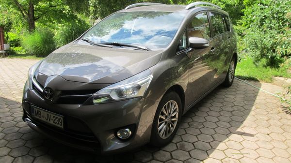 Predogledna slika - Toyota Verso 1,6 D-4D Stella