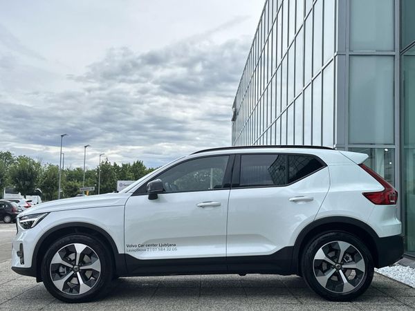 Predogledna slika - Volvo XC40 B3  P  Plus Dark AT FWD DCT...
