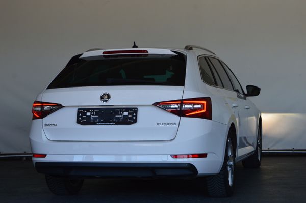 Predogledna slika - Škoda Superb Combi 2,0 TDI Family