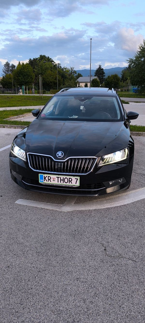 Predogledna slika - Škoda Superb Combi 4x4 2,0 TSI L&K DSG