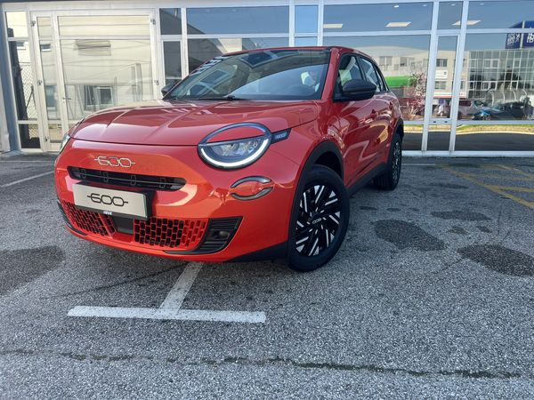 Predogledna slika - Fiat 600 1.2 E-DCT6 MHEV 100