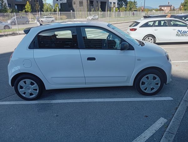 Predogledna slika - Renault Twingo Authentique SCe 70 - ODLIČEN - UGODNO - MOŽNA MENJAVA -