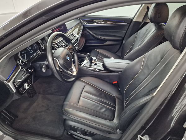 Predogledna slika - BMW serija 5 Touring: 530 Luxury Line xDrive 2.0 135kW 8-Gang Steptronic