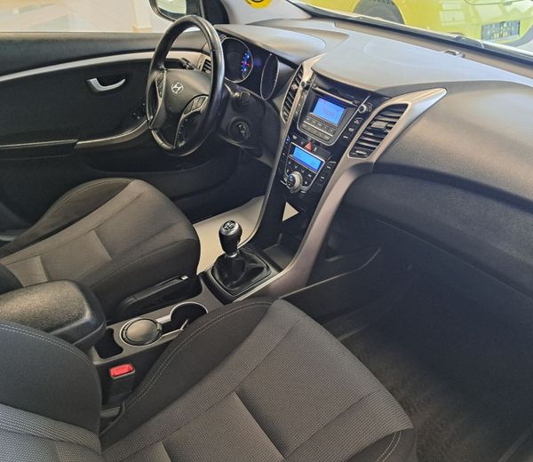 Predogledna slika - Hyundai I30 1.6I CVVT STYLE-LED-HITRI KREDIT-