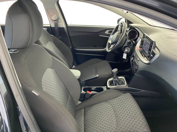 Predogledna slika - KIA Ceed 1.0 T-GDi EX Vision ISG. M T 74 kW.NEMŠKI.GRET.SED