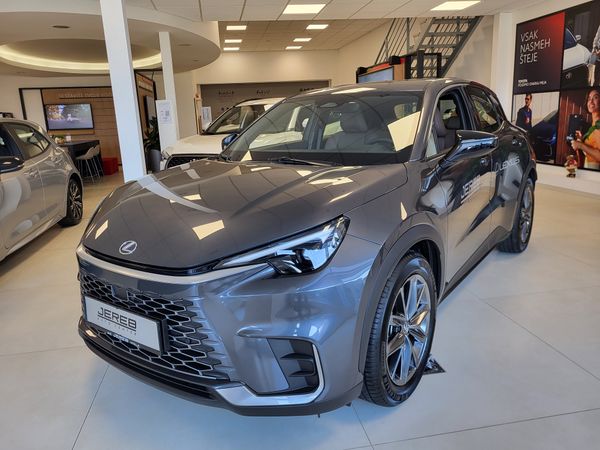 Predogledna slika - Lexus LBX