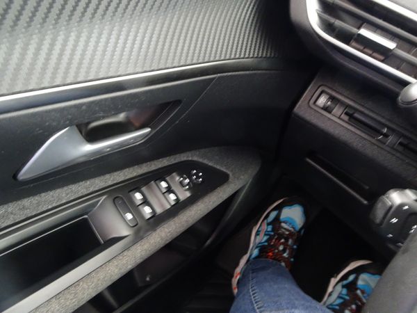 Predogledna slika - Peugeot 3008 PureTech 130 S S EAT8.NAVI.KAMERA.PDC.ALU