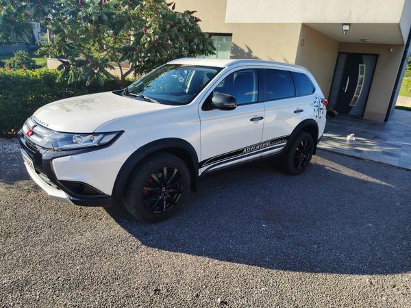 Predogledna slika - Mitsubishi Outlander 4WD 2,2 DI-D Intense+ Avt.