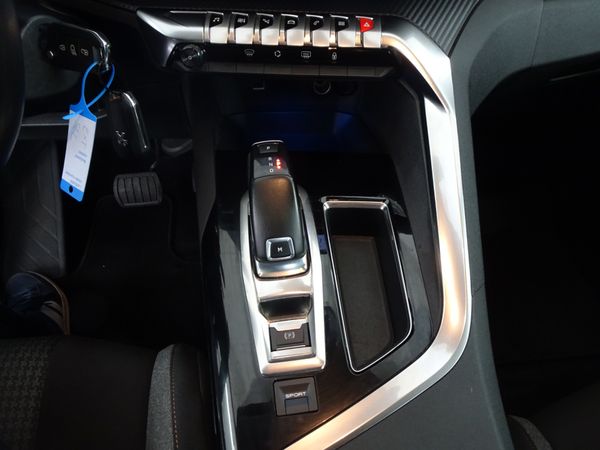Predogledna slika - Peugeot 3008 1.5 BlueHDi 130.AUTOMATIC.NAVI.ALU.PDC
