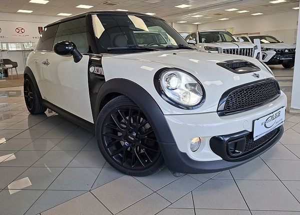 Predogledna slika - MINI S 1.6 135KW-PANORAMA-BI-XENON-ODLIČEN-