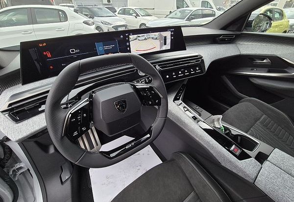 Predogledna slika - Peugeot 5008 GT 1.2 MHEV 145 e-DCT HYB. - 7 SEDEŽEV - PANORAMA