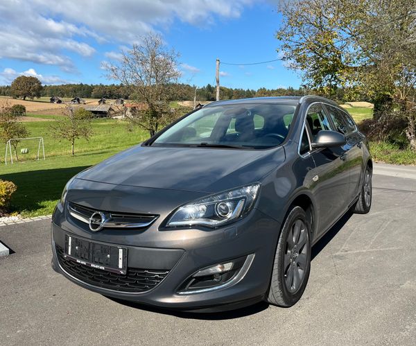 Predogledna slika - Opel Astra 1,6 CDTI Cosmo Start/Stop