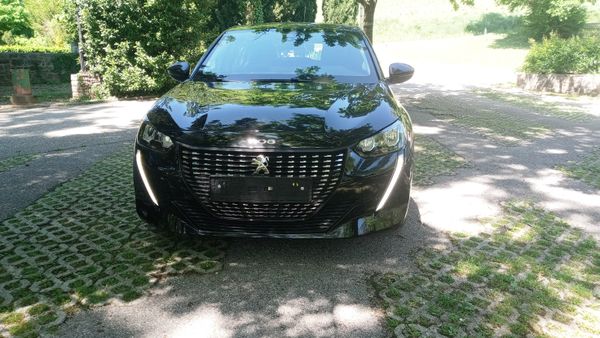 Predogledna slika - Peugeot 208 1,2 PureTech 100 S&S Allure