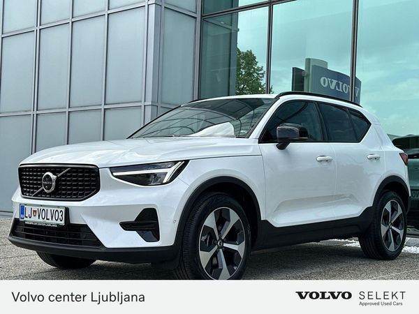 Predogledna slika - Volvo XC40 B3  P  Plus Dark AT FWD ...