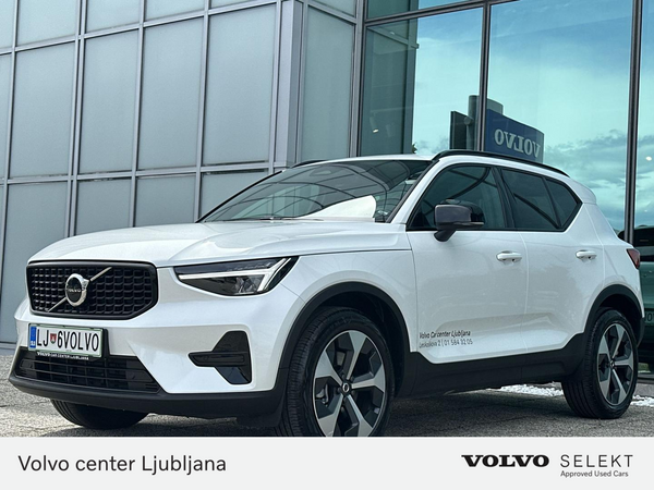 Predogledna slika - Volvo XC40 B3  P  Plus Dark AT FWD DCT...