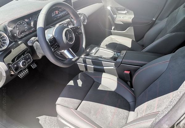 Predogledna slika - Mercedes-Benz CLA-Razred CLA 200 AMG LINE