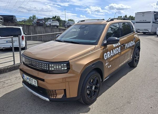 Predogledna slika - Fiat Grande Panda 1.2 T-Gen3 110 AT6 La Prima