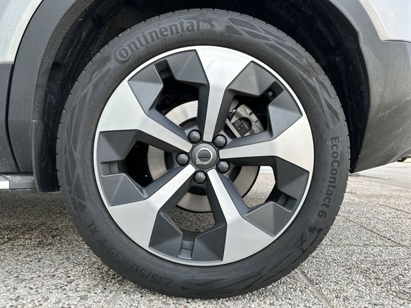 Predogledna slika - Volvo XC40 B3  P  Plus Dark AT FWD DCT