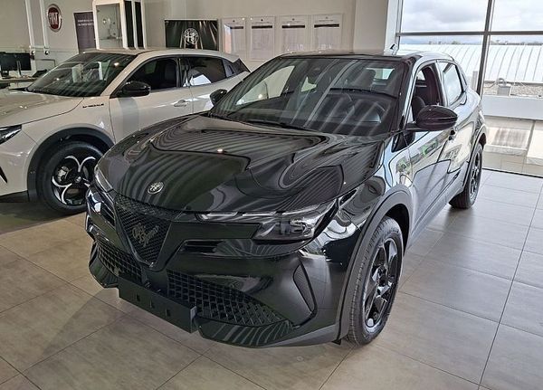 Predogledna slika - Alfa Romeo Junior 1.2 E-DCT6 MHEV 145 CORE