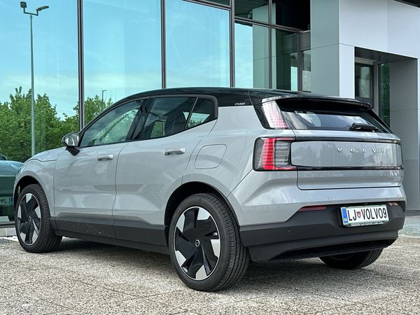 Predogledna slika - Volvo EX30 Single Motor Plus Ext. Range-cena s subvencijo...