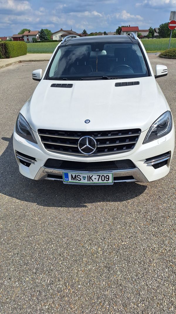 Predogledna slika - Mercedes-Benz ML 350 BlueTEC Avt.