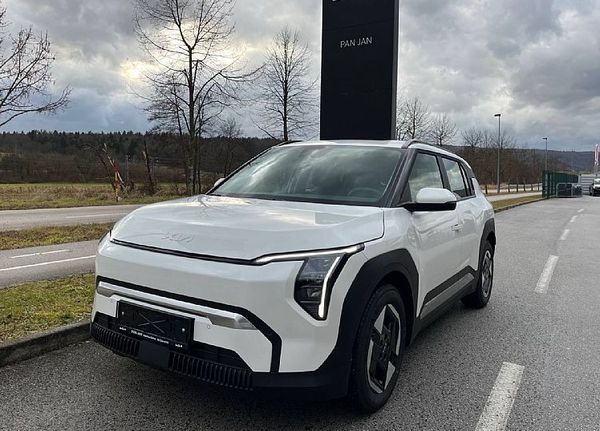 Predogledna slika - KIA EV3 58.3 kWh baterija. 150 kW  204 KM  Star