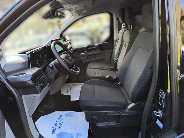Predogledna slika - Ford Transit Custom KOMBI LIMITED 2.5 Dura Hybrid 232 KM PHEV - ZALOGA