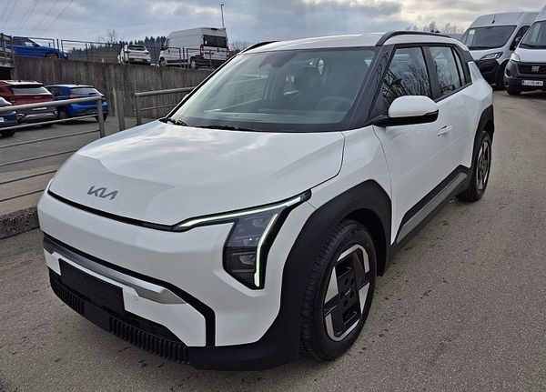 Predogledna slika - KIA EV3 58.3 kWh baterija. 150 kW  204 KM  Star + TČ