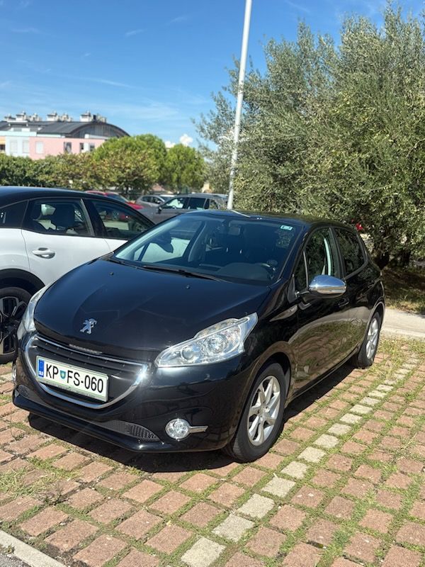 Predogledna slika - Peugeot 208 1,2 VTi Envy