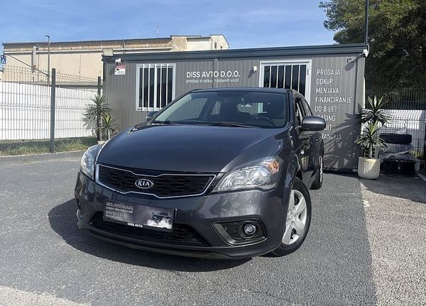 Predogledna slika - KIA Ceed 1.4 benc. 