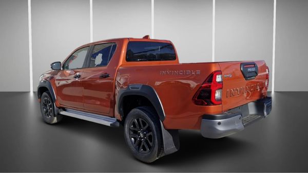Predogledna slika - Toyota Hilux 2.8 D HYBRID 48V A T6 INVINCIBLE-ZALOGA