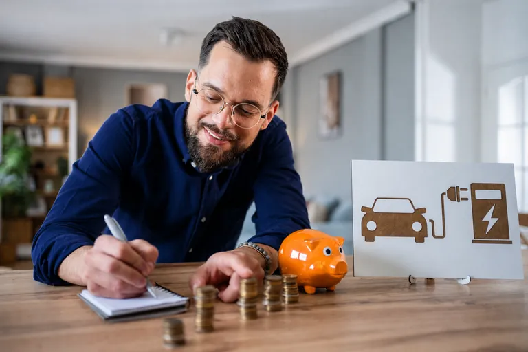 Financiranje električnega vozila: kredit ali lizing in kako do subvencije?