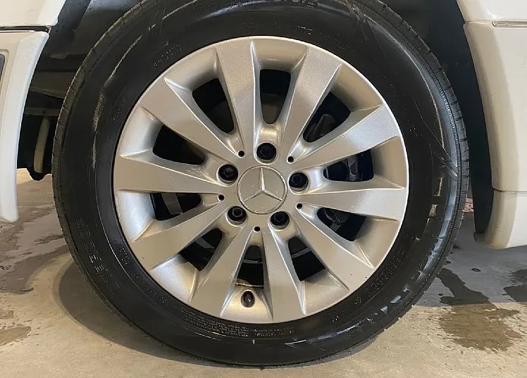 Zunanja slika - Mercedes-Benz E-Razred - 230 BREZ RJE - KLIMATRONIC - ALU - VRHUNSKO STANJE - 7