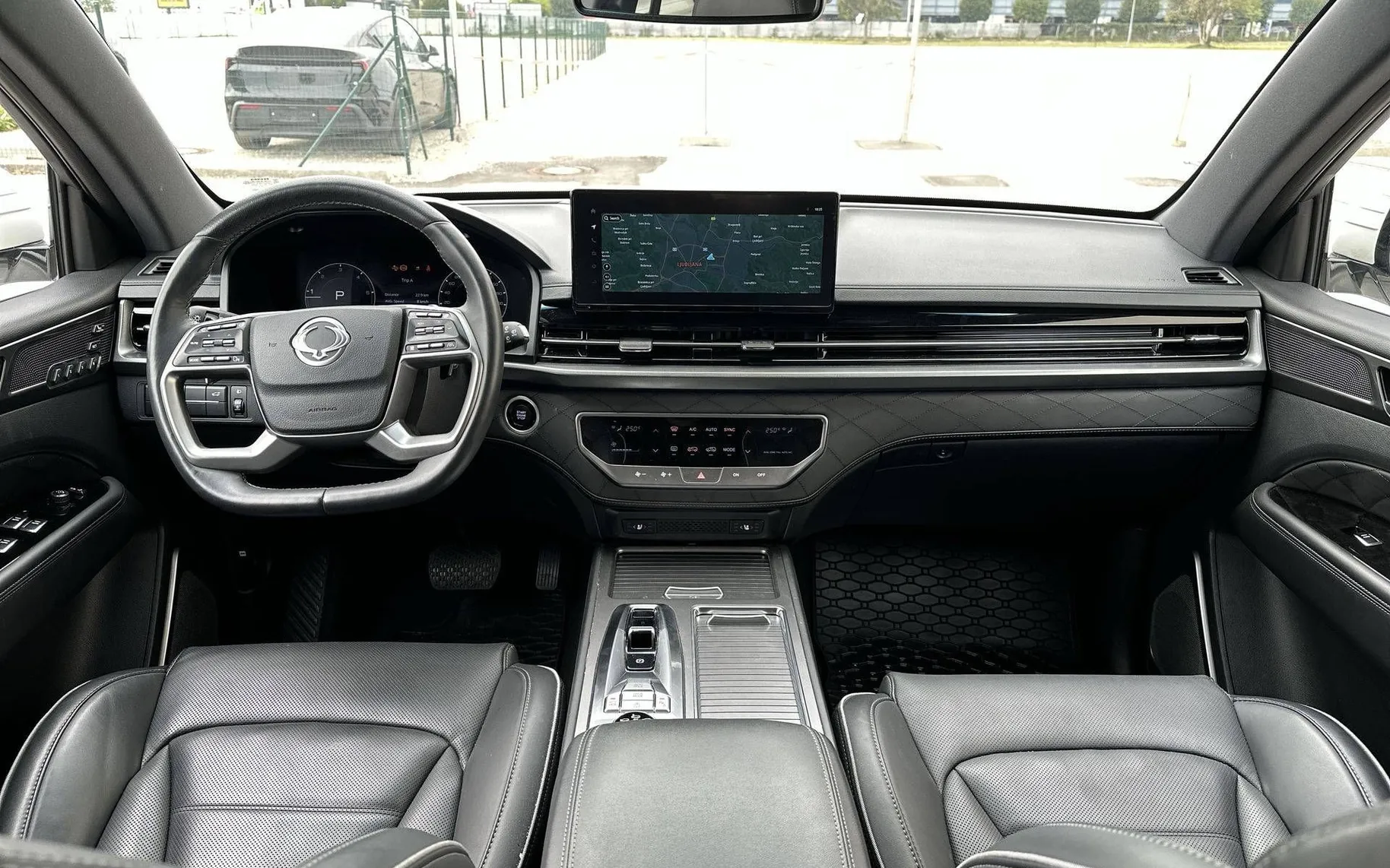 Notranja slika - SsangYong Rexton - 2.2 XDI AWD Limited Exclusive Panorama+ Avt. - 19