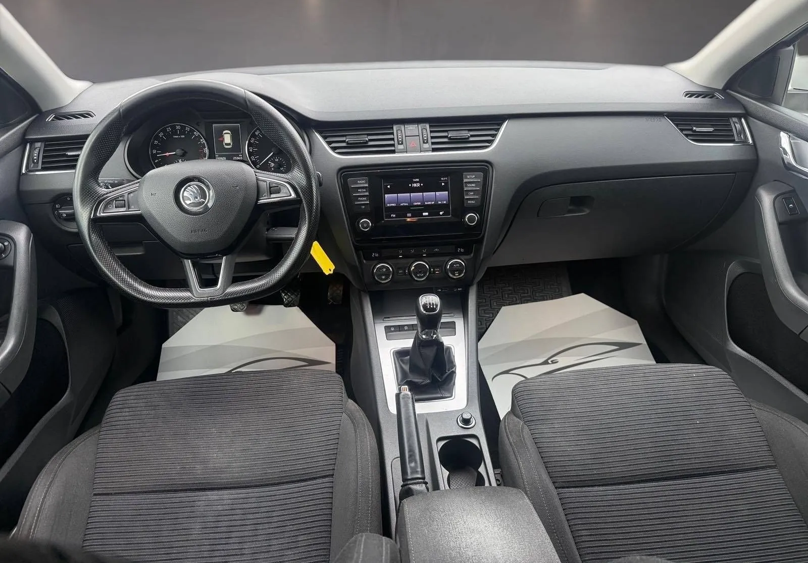 Notranja slika - Škoda Octavia - Combi 2.0 TDI Elegance - 8
