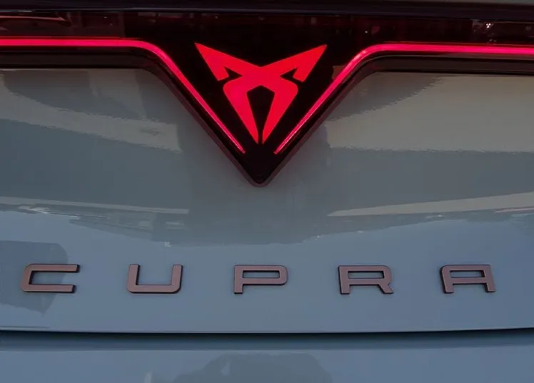 Zunanja slika - Cupra Leon - 1.5 eTSI 150KM DSG-Aktivno vzmetenje DCC-ALU 19 - 20