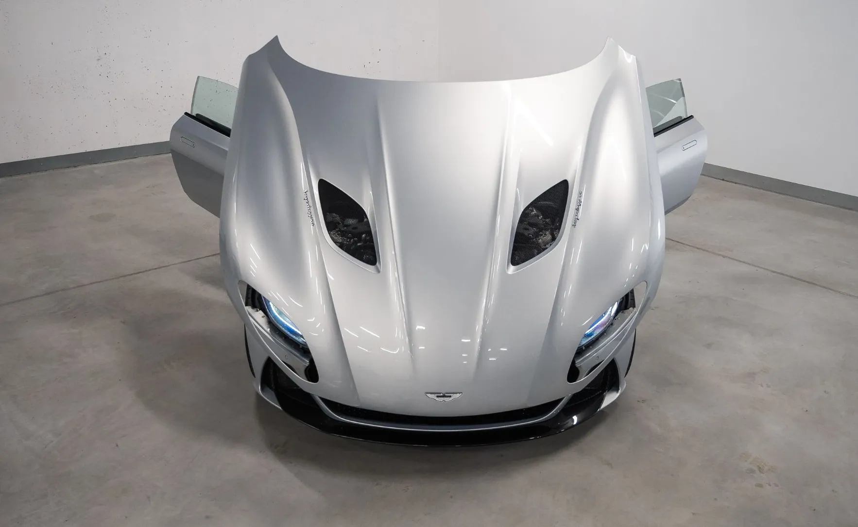 Zunanja slika - Aston Martin DBS - DBS - 12