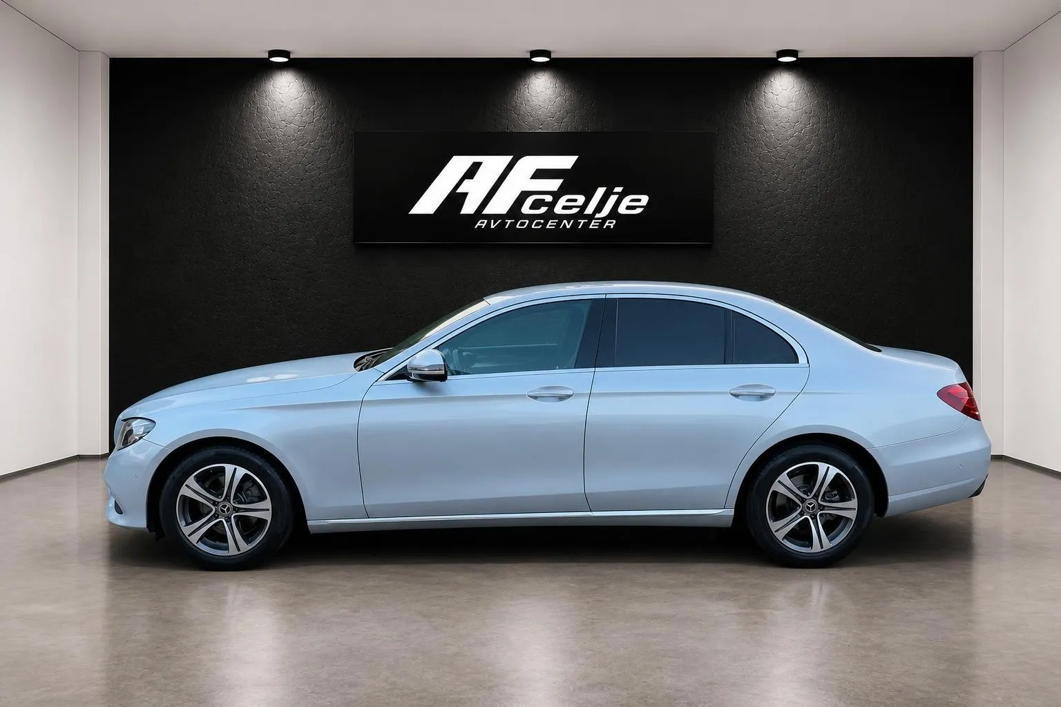 Zunanja slika - Mercedes-Benz E-Razred - 220 CDI-AUT-133.000km-VIRTUAL-LIZING ZA TUJCE- - 6