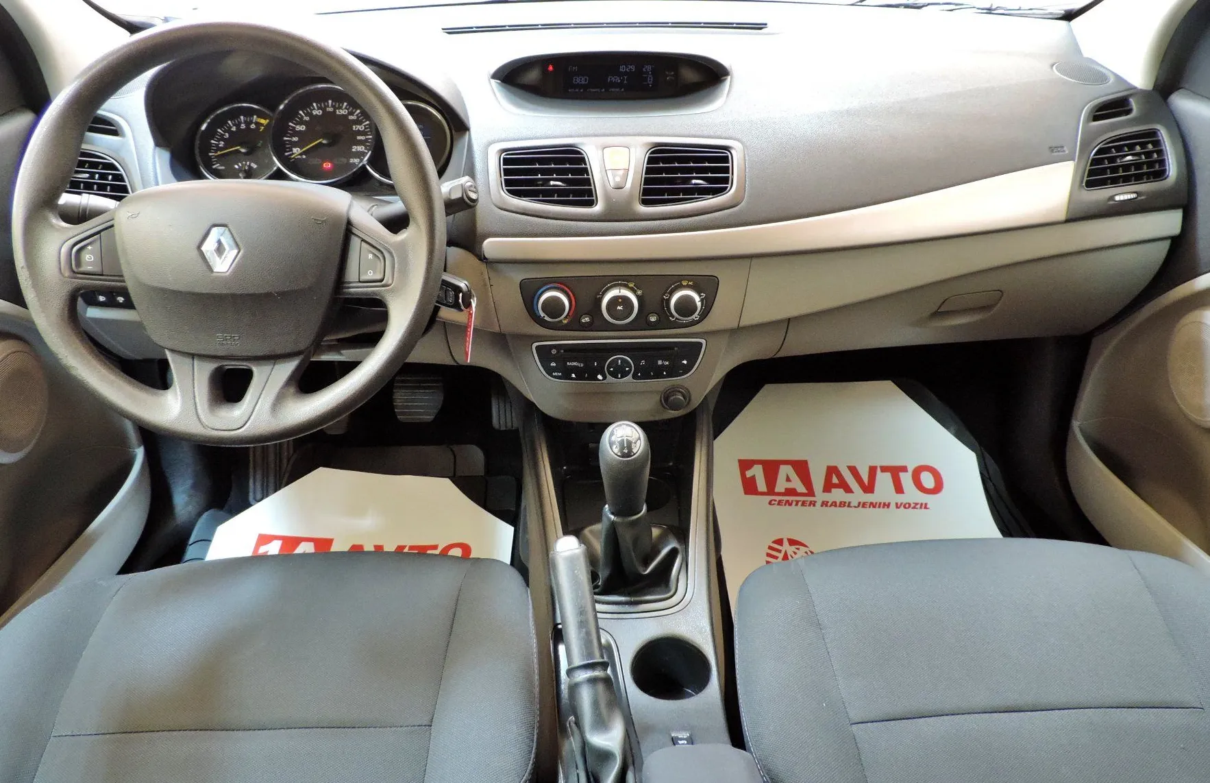 Zunanja slika - Renault Mégane - Megane Berline 1.6 16V Authentique SLO-KLIMA-103.000KM - 14